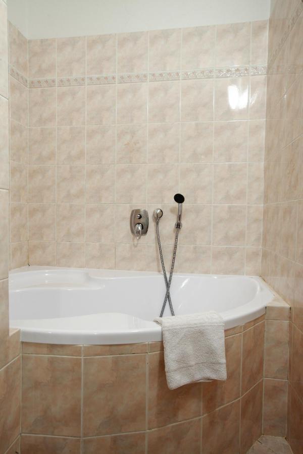 Hotel Slavie Klášterec nad Ohří エクステリア 写真