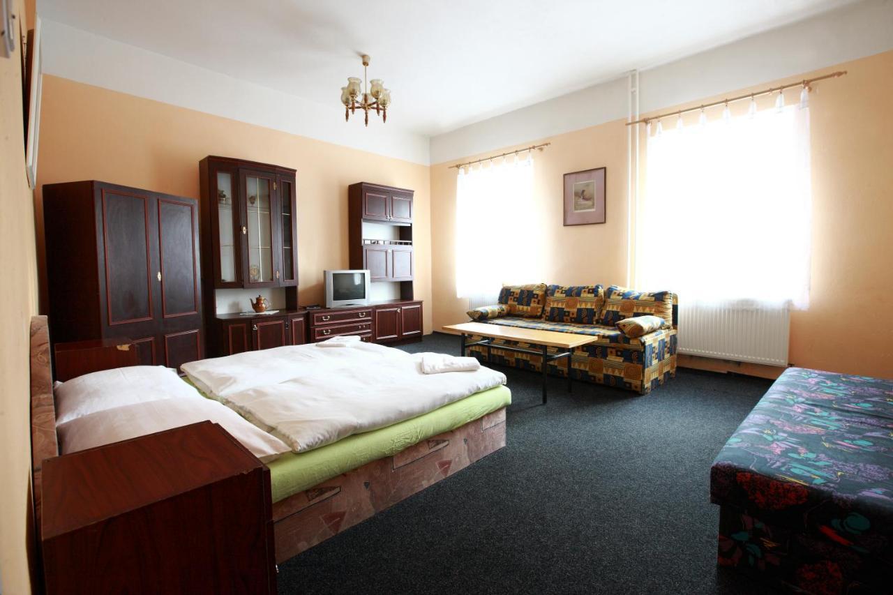 Hotel Slavie Klášterec nad Ohří エクステリア 写真