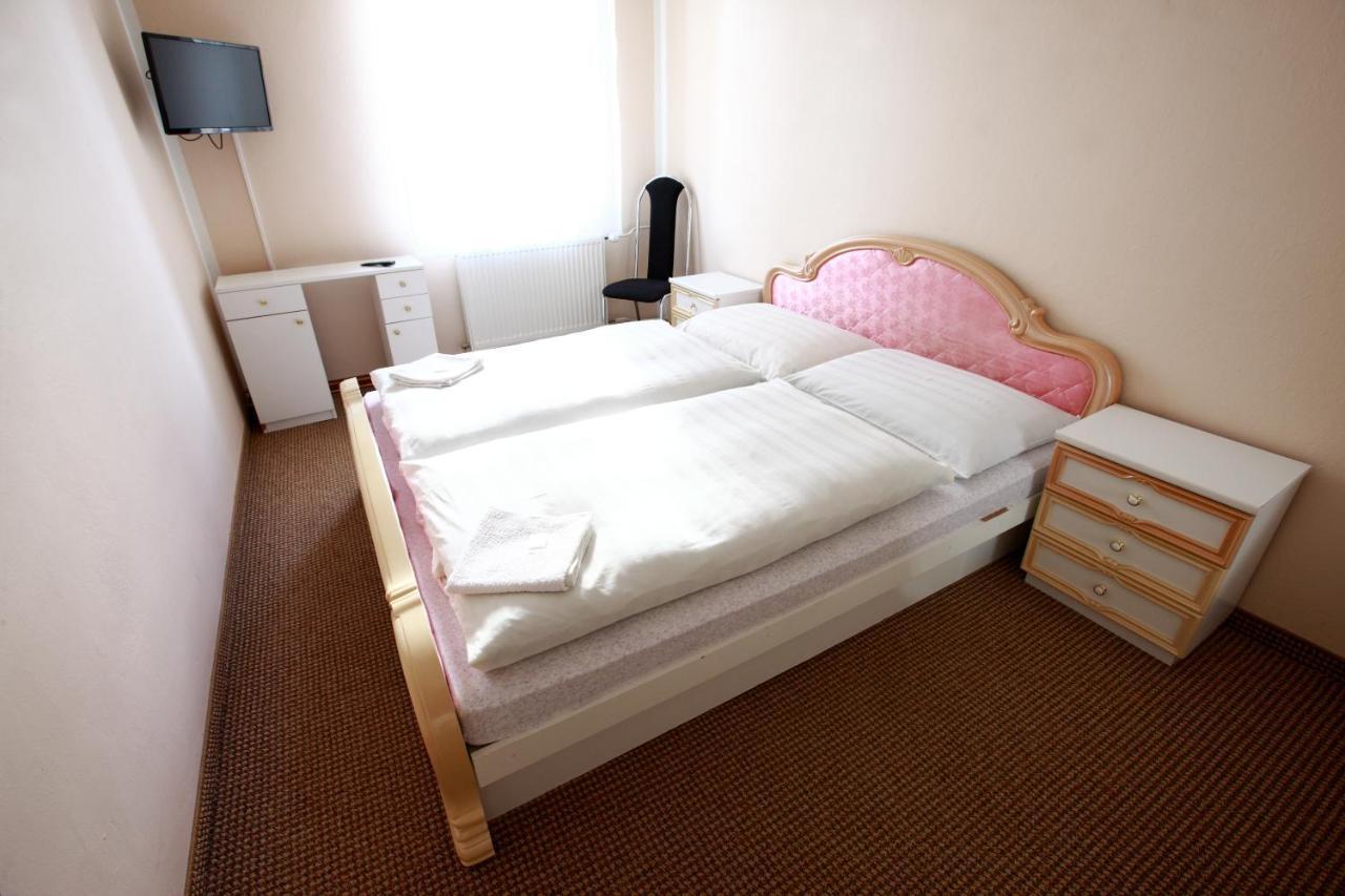 Hotel Slavie Klášterec nad Ohří エクステリア 写真